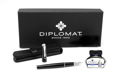 Diplomat Excellence A2 Fountain Pen, Ink Bottle & Pouch Gift Set - Black Lacquer / Chrome Trim